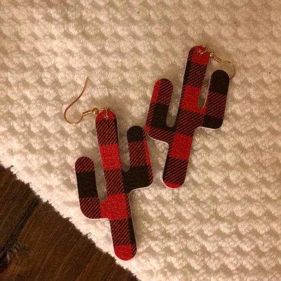 Boutique Cactus 🌵 earrings Red Buffalo Check pattern holiday accessory - Picture 1 of 1